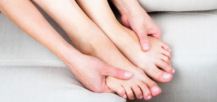 Rimedi naturali per piedi e caviglie gonfi Rimedi naturali per piedi e caviglie gonfi